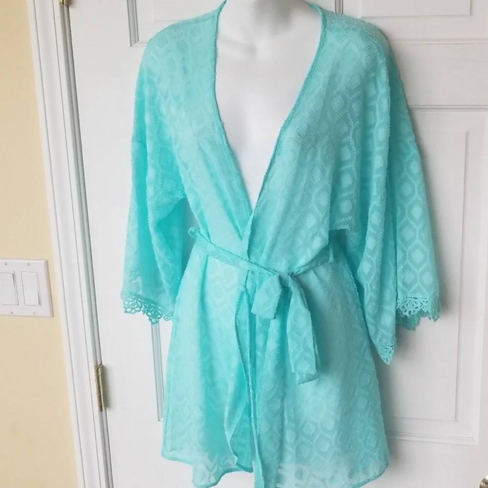 Jonquil In Bloom Robe - Picture 2 of 8